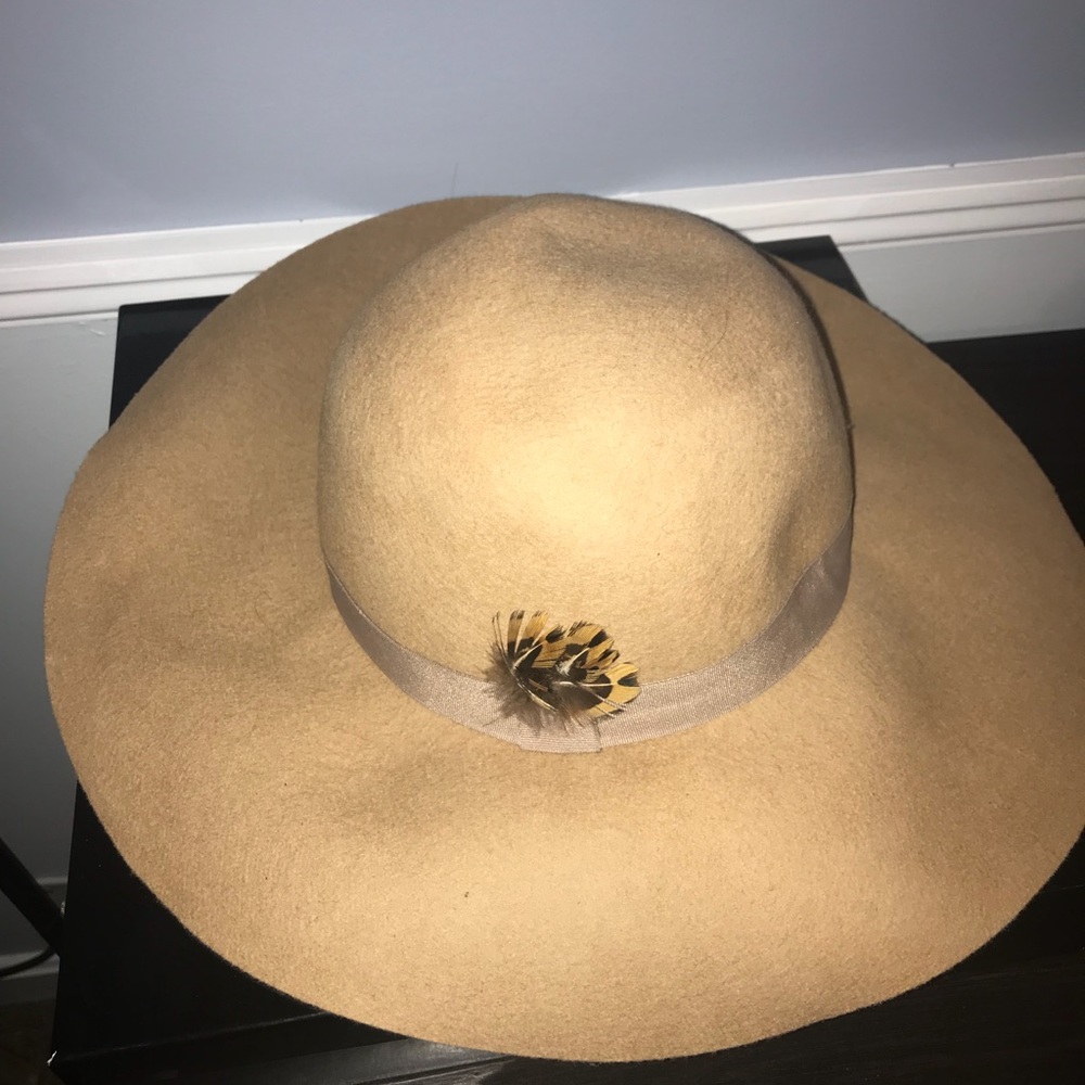 Floppy hat